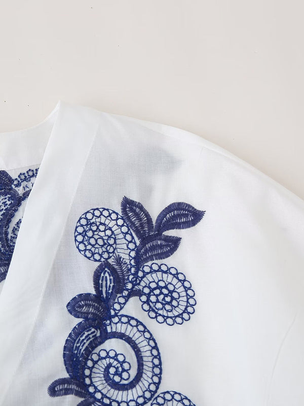 Women’s V-neck embroidered contrast bat sleeve shirt