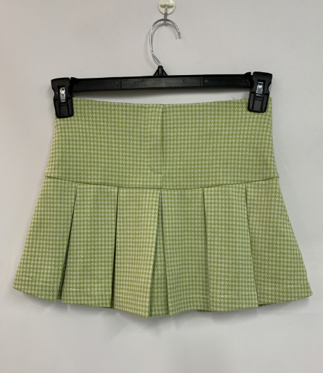 Green houndstooth pleated mini skirt – front view